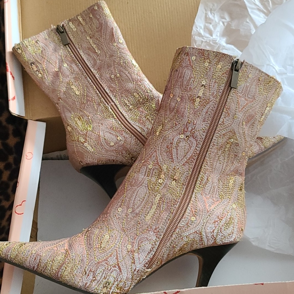 Boots - Picture 3 of 4